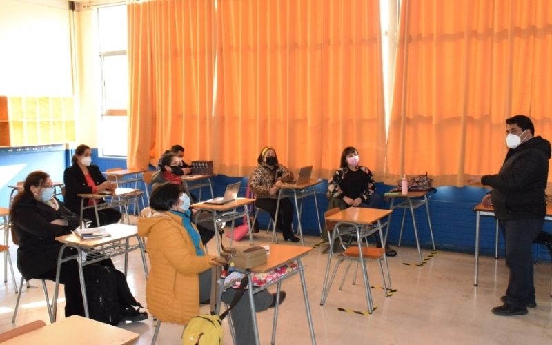 Educadoras de 5° y 6° básicos se introducen en Clases Híbridas y Protocolos COVID