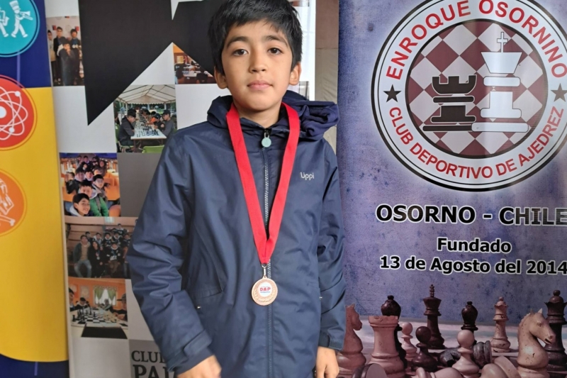 Felipe Antillanca destaca en la Liga de Ajedrez Escolar del Sur con un meritorio cuarto lugar