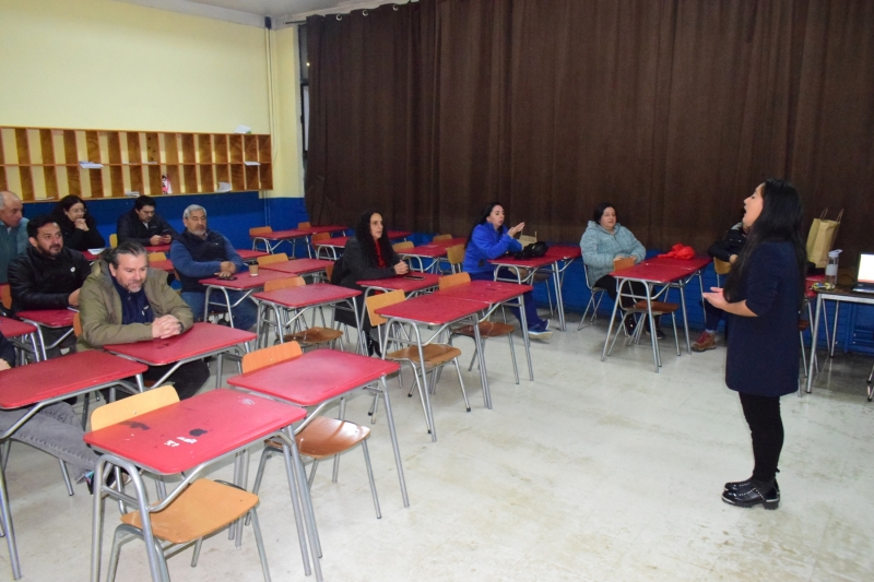 Charla FUAS 2026 orientó a familias de 4° Medio sobre beneficios para la Educación Superior