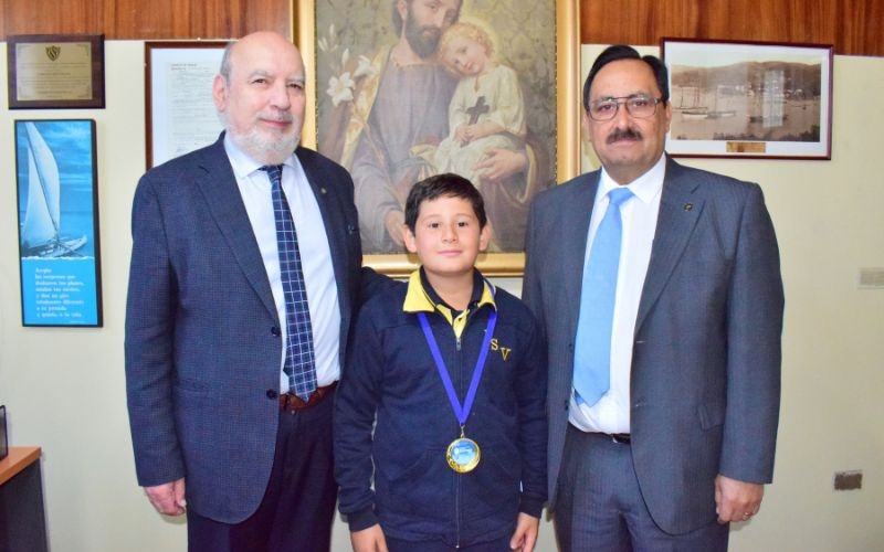 Alonso Ordóñez (4°bB) destaca en Competencia Aguas Abiertas en Punta de Tralca