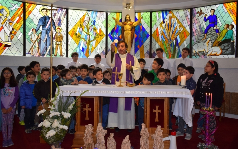 Primeros básicos B y C celebran el 2° Domingo de Adviento