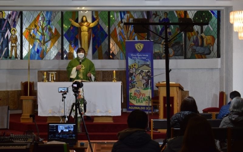 1° medio A celebra Eucaristía