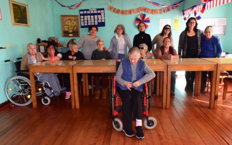 Coro Valdocco lleva música y alegría al Hogar San Antonio de Valdivia