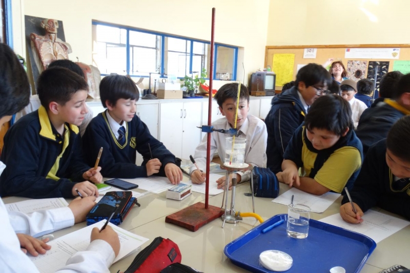 6° años básicos realizan práctico en relación al NaCl