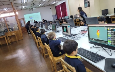 Kinder A visita por primera vez nuestro Laboratorio de Informática