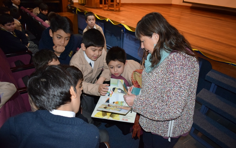 2° básicos participan en presentación de Libro