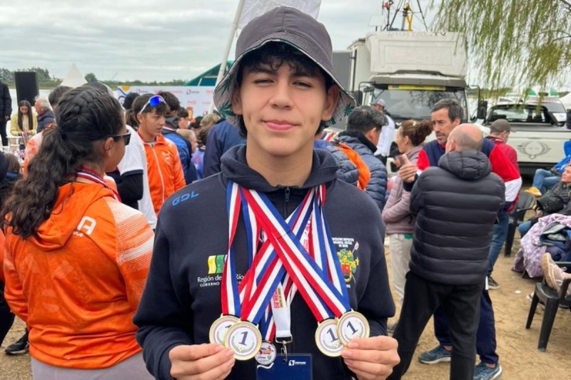 Estudiante del ISV logra 4 preseas doradas en Remo en Paraguay