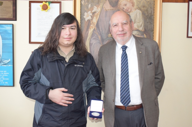 Ex alumno del ISV recibe importante reconocimiento por parte de la U. de Chile