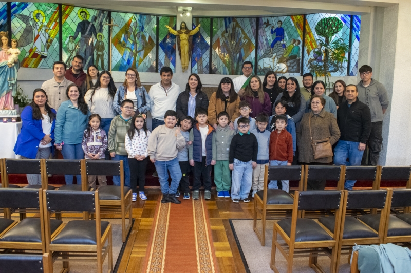 1° básico B celebra una liturgia junto a sus familias en nuestra Capilla