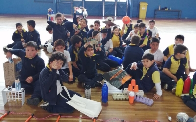 Trabajando habilidades motrices con materiales reciclados