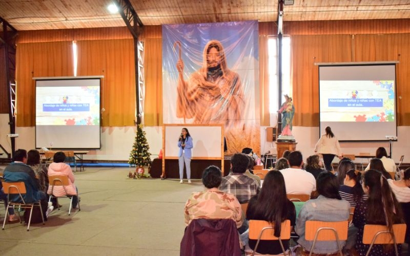 Educadores ISV actualizan conocimientos en Abordaje de Niños y Adolescentes con TEA en el Aula