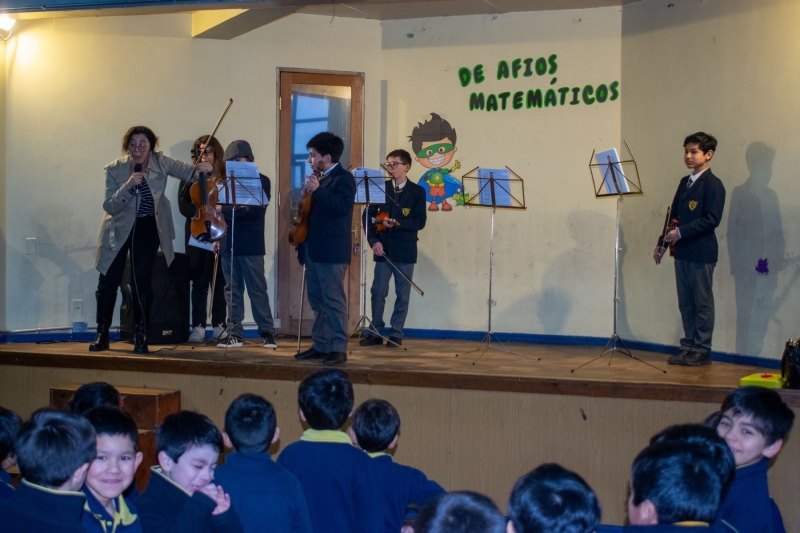 Taller Inicial de Orquesta ISV deslumbra con clase magistral al 1° ciclo