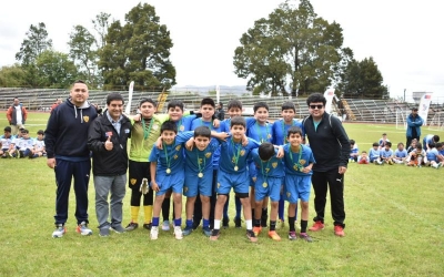 Equipo S12 del ISV participa en Jornada Regional FUTSAL