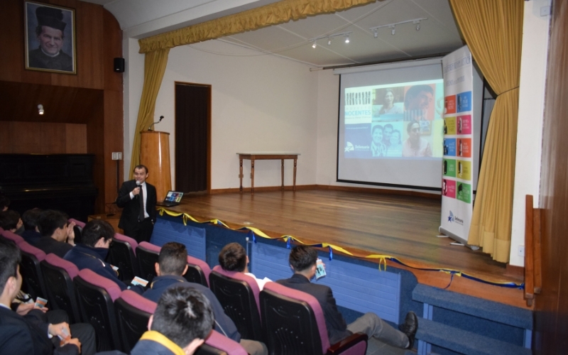 Charla Defensor&iacute;a P&uacute;blica para 3&deg; medios