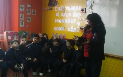 Escritora realiza intervención literaria en los Kinder del ISV