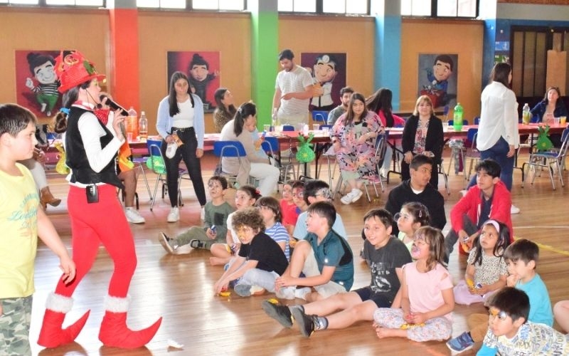 Educadores del ISV celebra la Navidad en familia