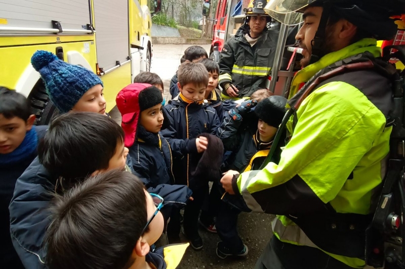 2° básico C visita la 7° Compañía de Bomberos de Valdivia