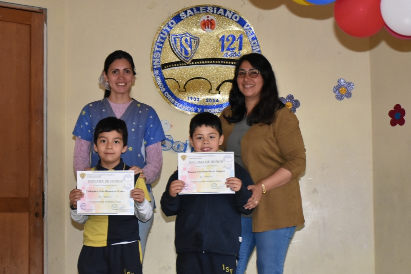 Estudiantes de 1° y 2° básicos destacados por 100% asistencia