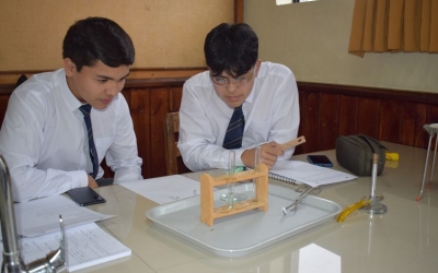 Electivo 3° medios Química realizan 2° práctico en Laboratorio